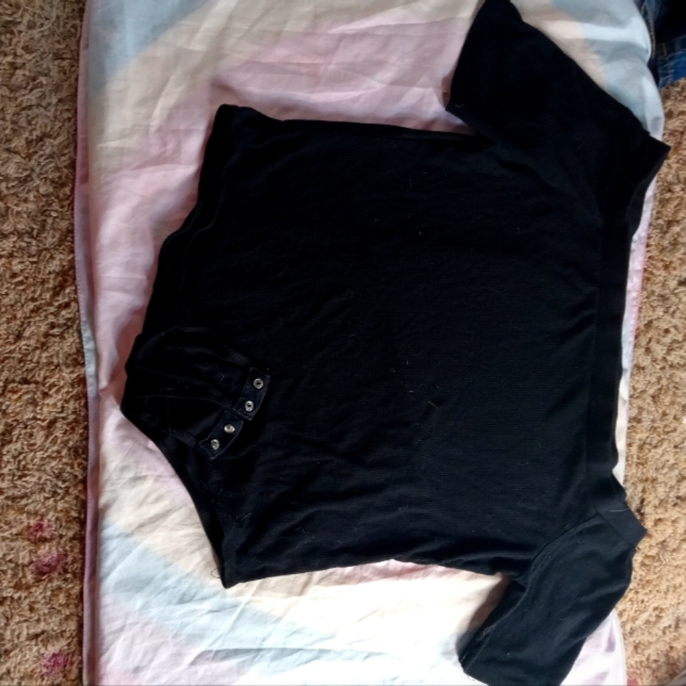 A all black off the shoulder large button bottom super stylish!